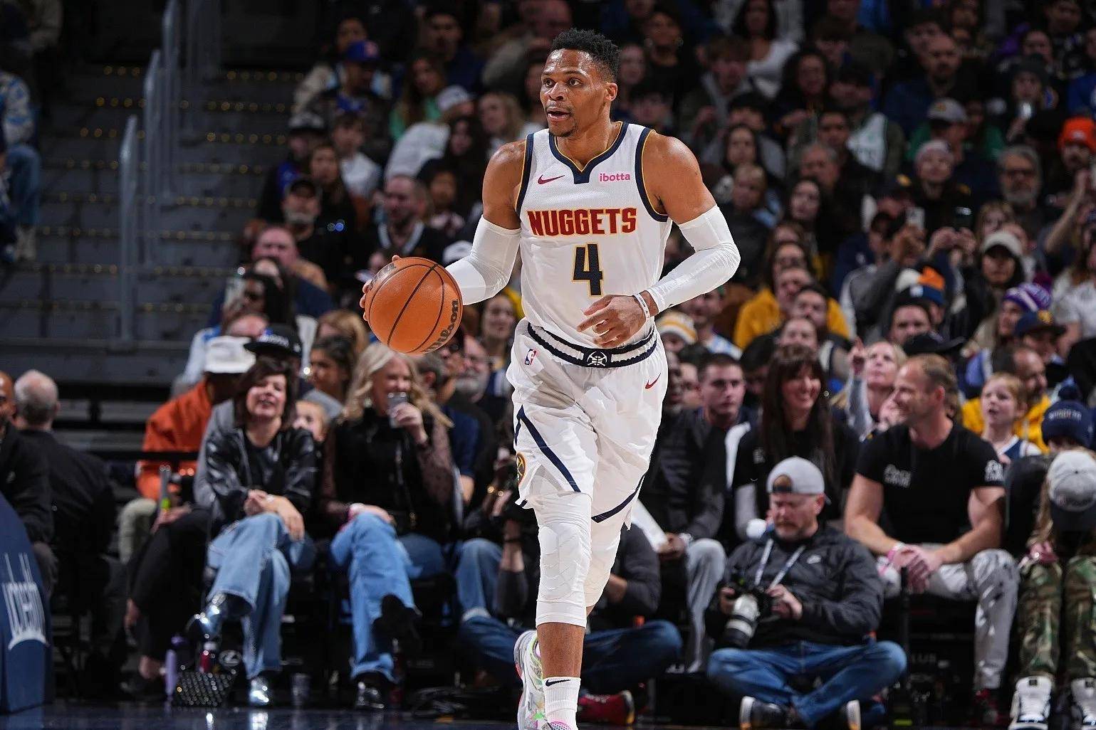 独行侠队实现逆转,挺进季后赛 独行侠队实现逆转,挺进季后赛