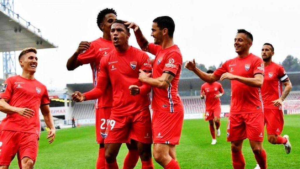 包含利物浦与切尔西在球场上激烈角逐的词条 包含利物浦与切尔西在球场上激烈角逐的词条