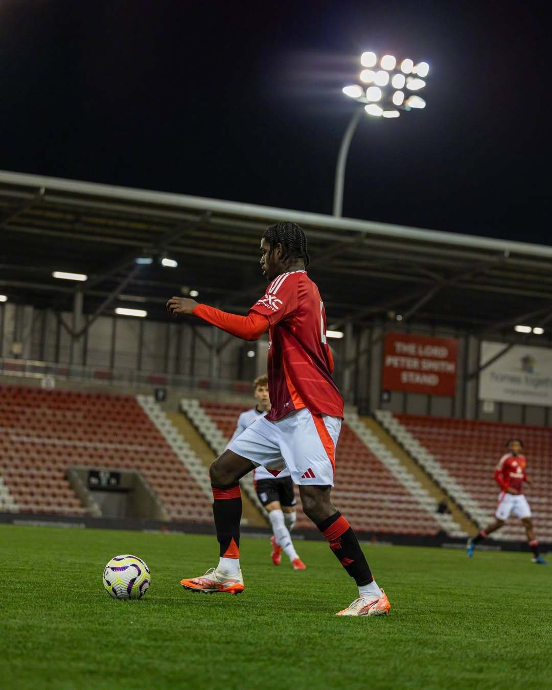 曼联新援表现出色，球队实力跃升