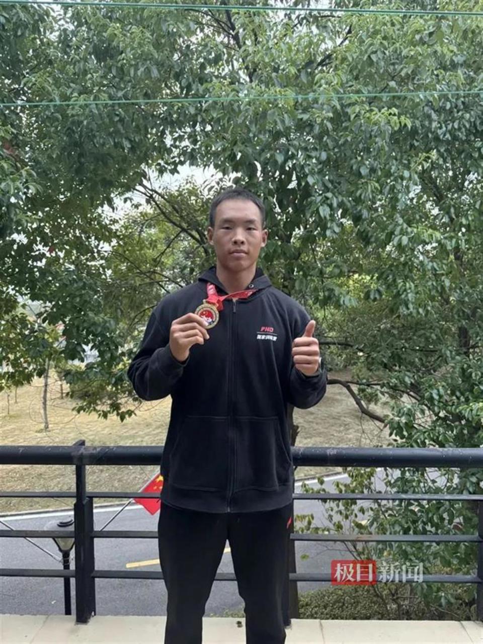 赛艇运动员勇夺金牌,用实力证明自己 赛艇运动员勇夺金牌,用实力证明自己