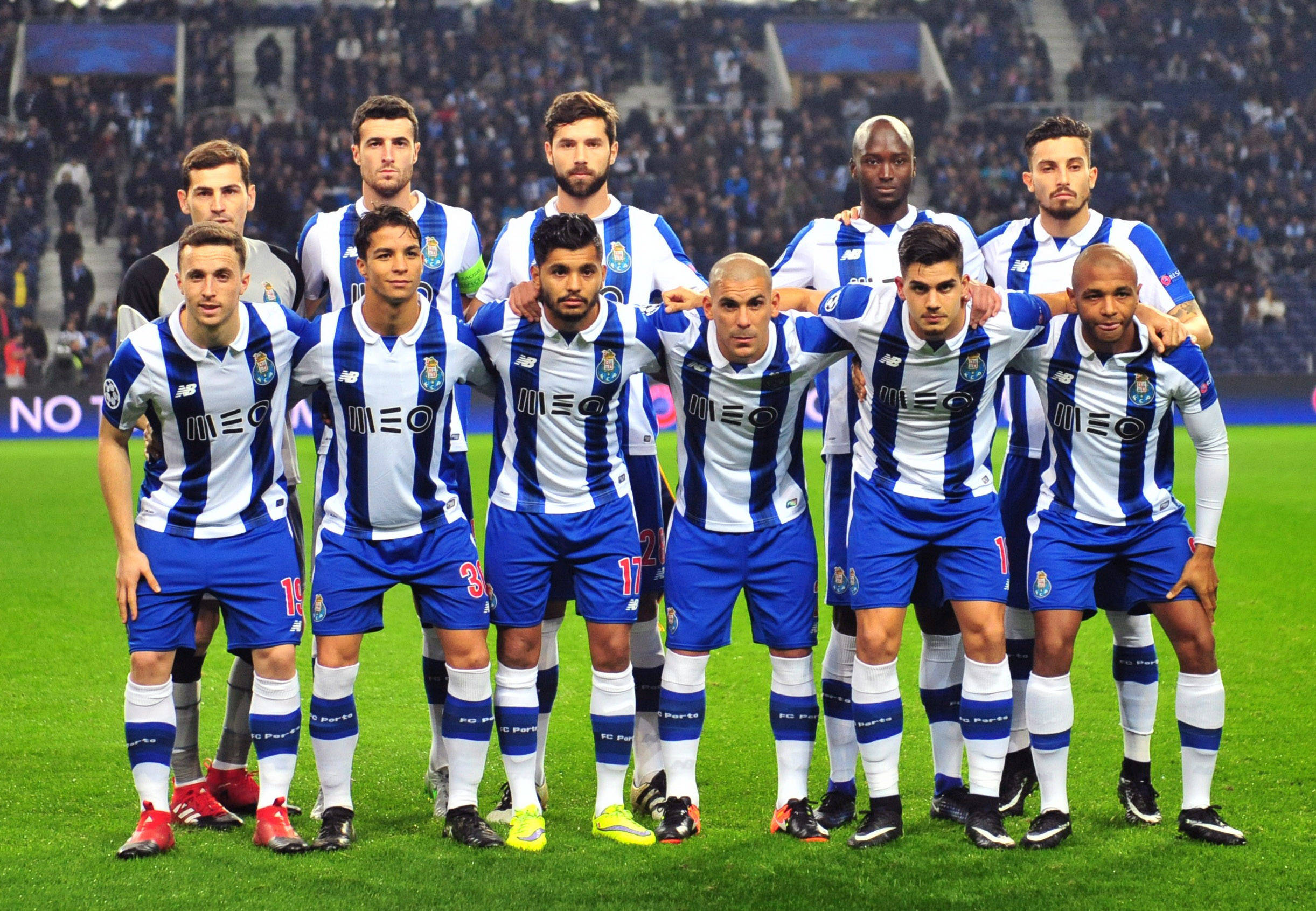 火爆的足球赛事,引发球迷狂热热烈关注 火爆的足球赛事,引发球迷狂热热烈关注