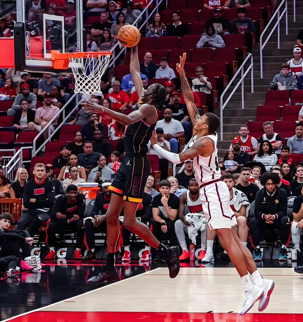 火箭惊险战胜猛龙,豪取三连胜 火箭惊险战胜猛龙,豪取三连胜