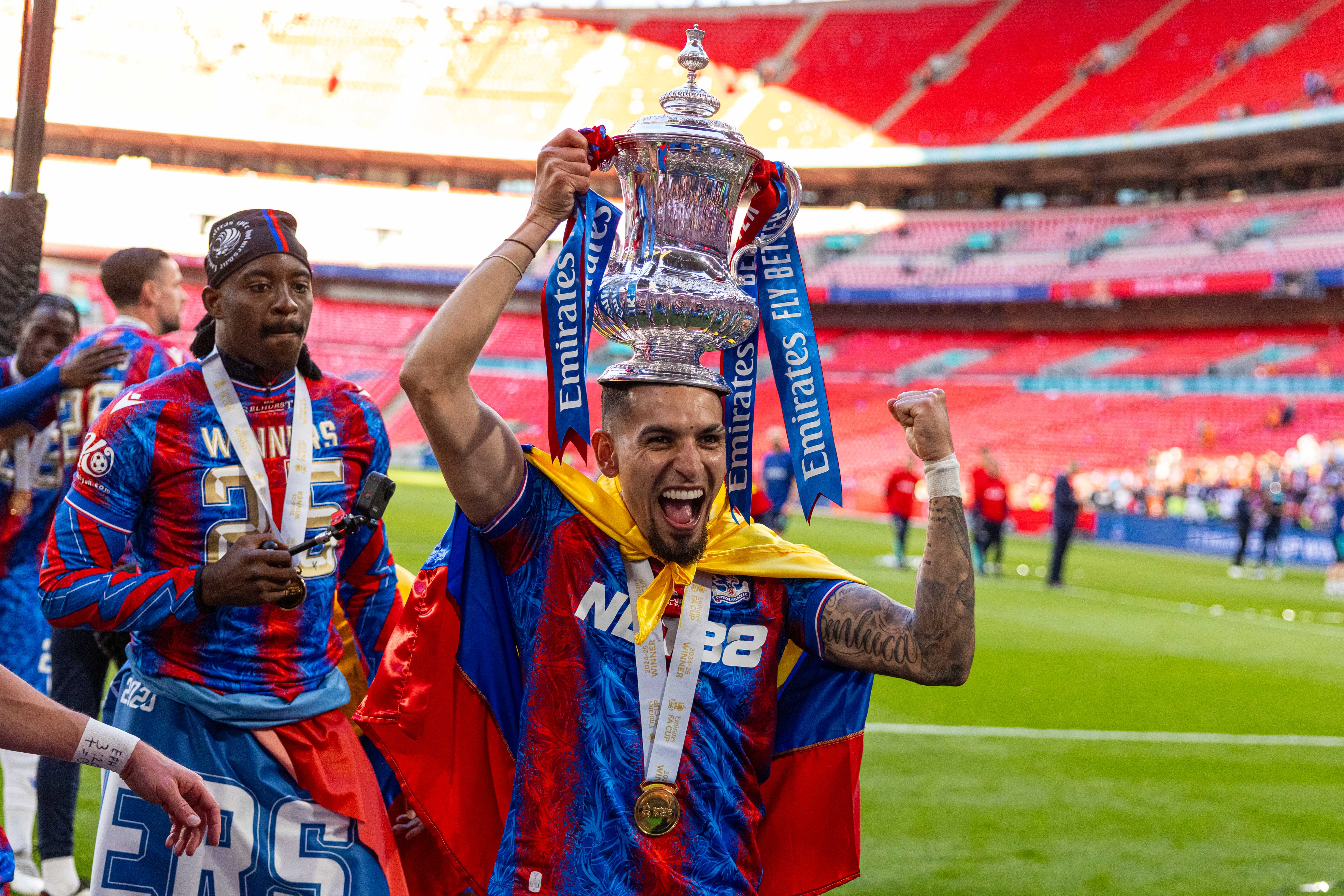 包含水晶宫客场拿下关键胜利,跻身前六名的词条 包含水晶宫客场拿下关键胜利,跻身前六名的词条