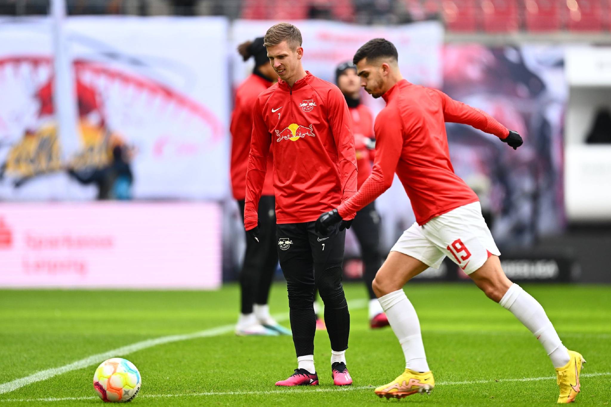 莱比锡红牛主场大胜,继续紧追德甲领头羊 莱比锡红牛主场大胜,继续紧追德甲领头羊