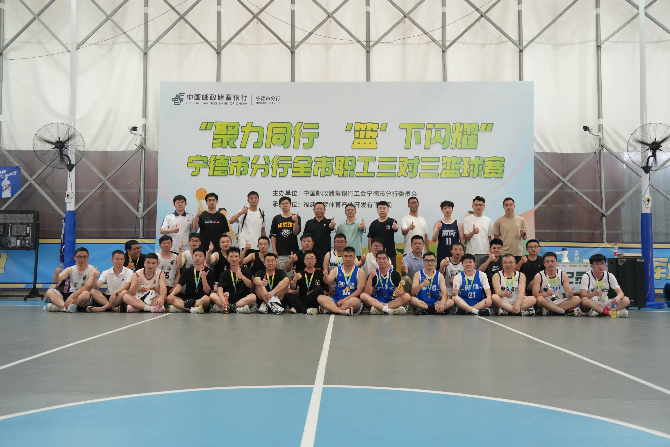 关于比赛中球员技术风采赢得观众喝彩的信息 关于比赛中球员技术风采赢得观众喝彩的信息