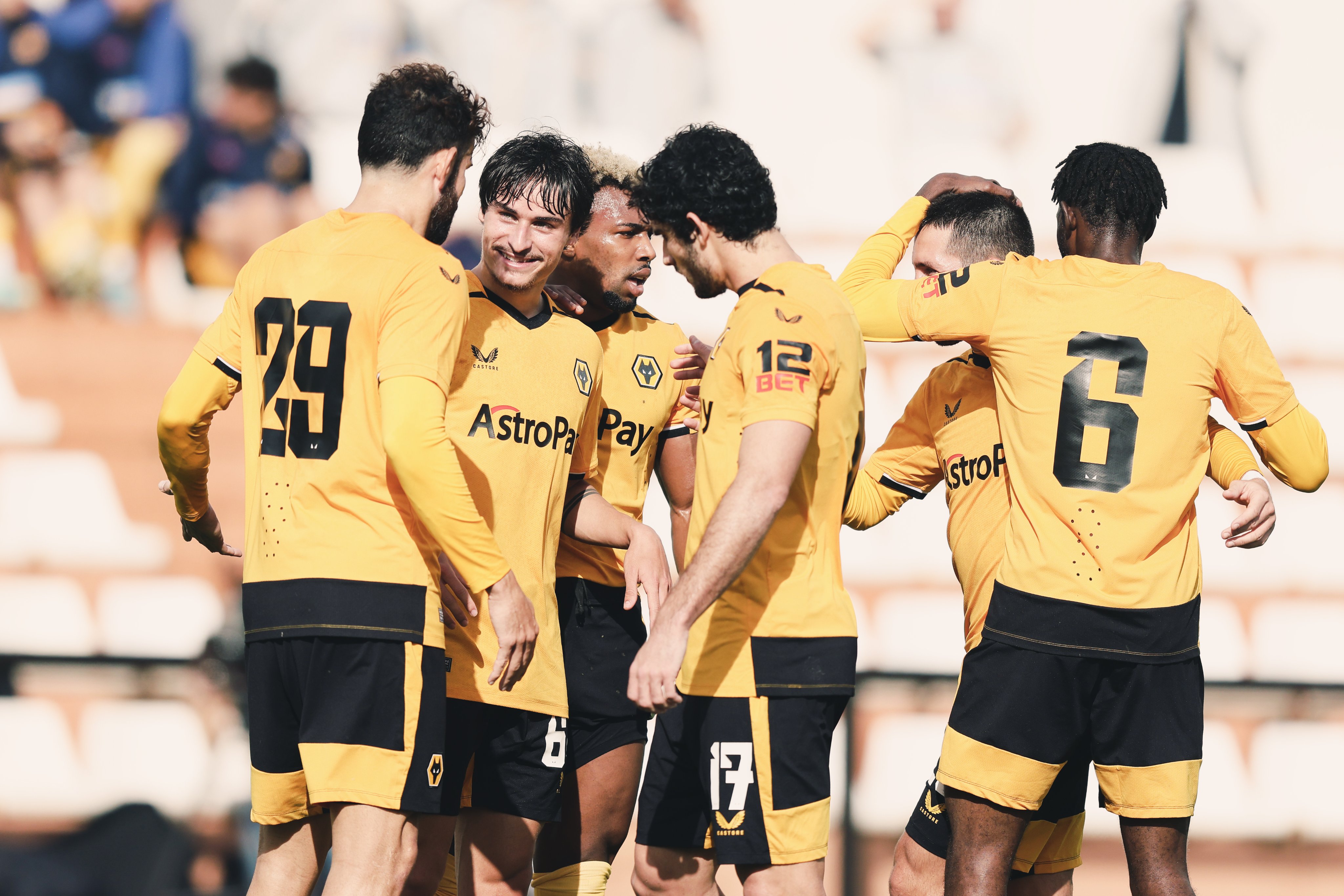 狼队客场战平,保持不败纪录 狼队客场战平,保持不败纪录