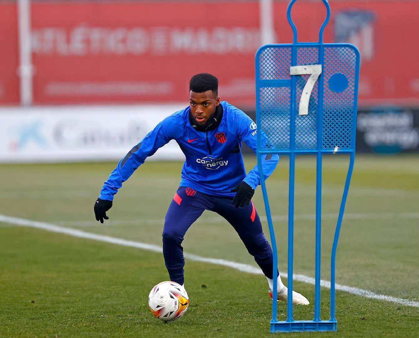 包含格拉纳达连续击败对手，士气高涨备战下一阶段的词条