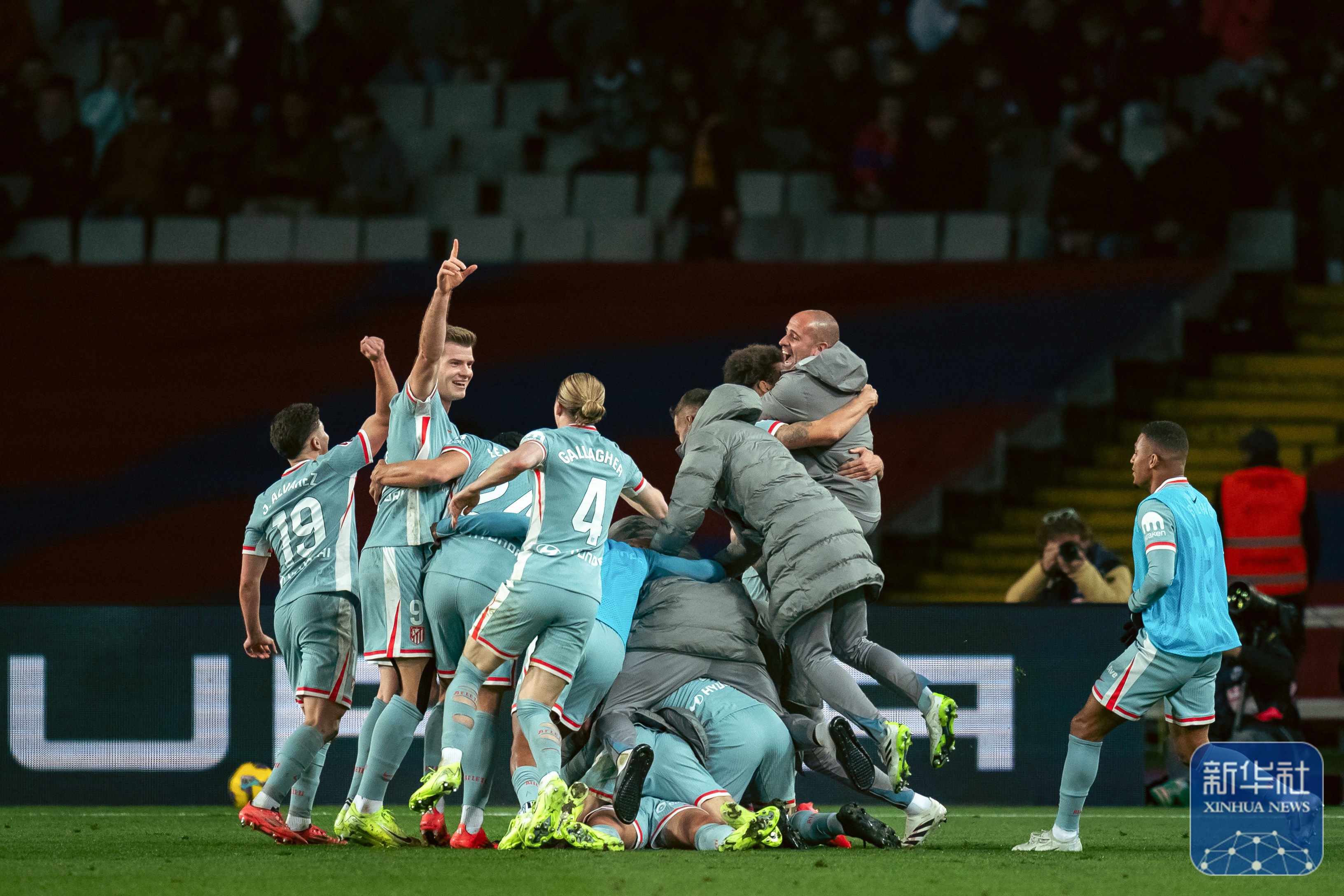 足球豪门竞技再掀高潮,欧洲比赛场上战火冲天的简单介绍 足球豪门竞技再掀高潮,欧洲比赛场上战火冲天的简单介绍