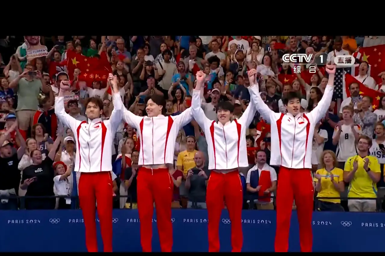 包含球员们团结一心,以无懈可击的表现赢得掌声的词条 包含球员们团结一心,以无懈可击的表现赢得掌声的词条