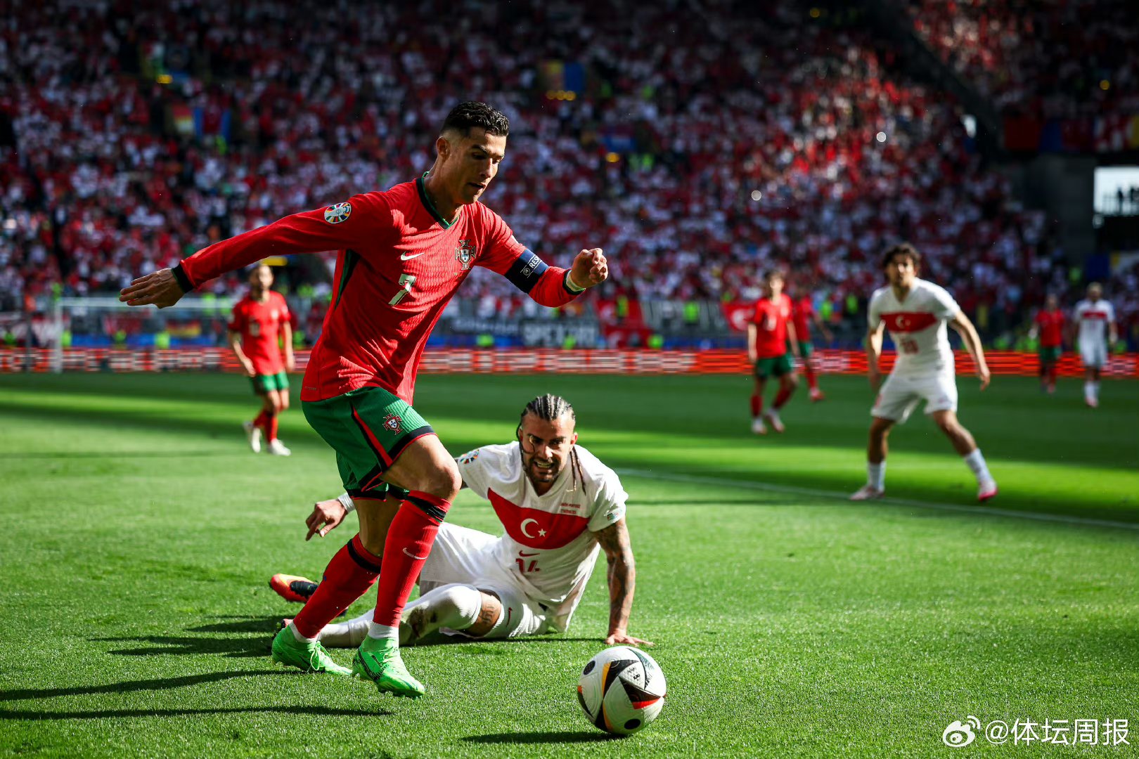 开云体育官网-丹麦翻盘葡萄牙，内马尔统治全场