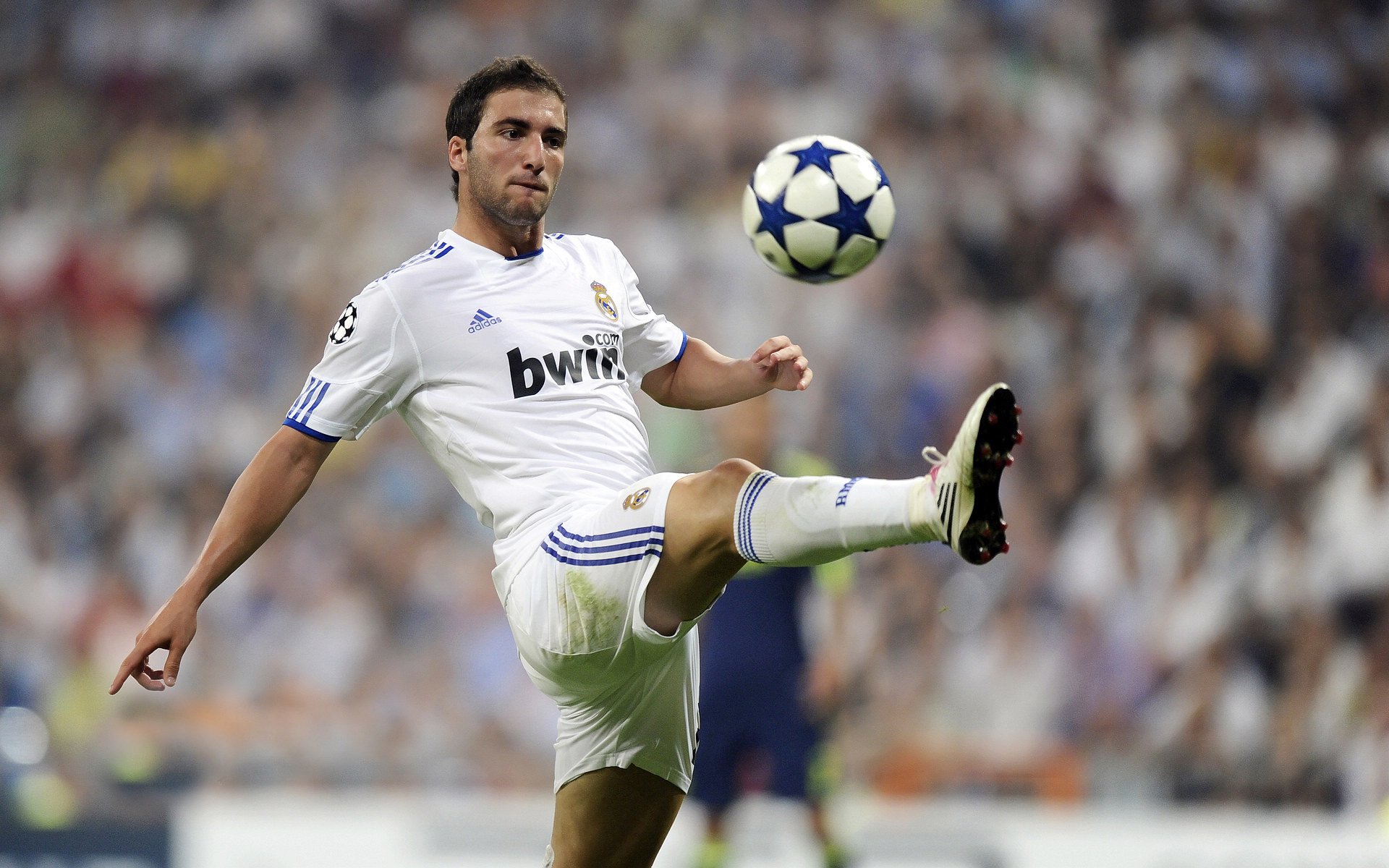 桑巴与Tiki-Taka的破壁者，莱奥的节奏完全掌控